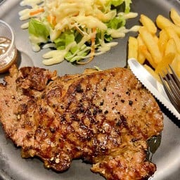 สเต็ก กะเพรา by ทีเร็กซ์ชอบกินสเต็ก ทีเร็กซ์ชอบกินสเต็ก สาขา1
