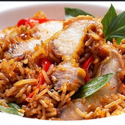 ข้าวคลุกพริกเผา หมูกรอบ