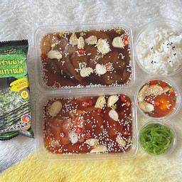 เซ็ตA แซลมอน+กุ้งดองซีอิ้ว+ข้าวญี่ปุ่น+ไข่ดองซีอิ้ว+สาหร่ายเกาหลี+ยำสาหร่าย