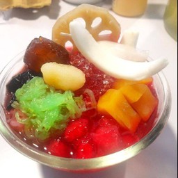 น้ำแข็งใส (มีน้ำแดง และกะทิ)