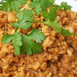 ไก่สับกระเทียมพริกไทย (กับข้าว)