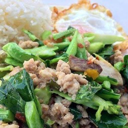 ข้าวราดคะน้าหมูสับ + ไข่ดาว