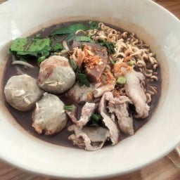 ก๋วยเตี๋ยวเรือฅนภูไท และอาหารตามสั่ง