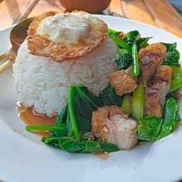 คะน้าหมูกรอบ