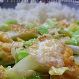 ข้าวราดกะหล่ำใส่ไข่