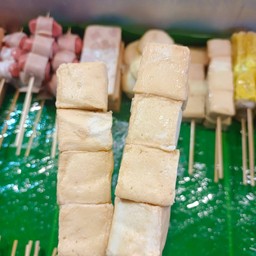 ลูกชิ้นปลาสี่เหลี่ยมทอด