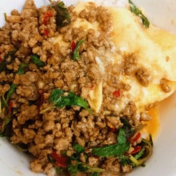ข้าวกะเพราไข่ข้น ไข่2ฟอง