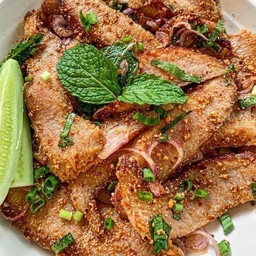 ข้าวน้ำตกหมู