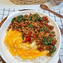 กะเพราข้าวบึม By เชฟกระทะรั่ว