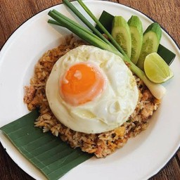 ข้าวคลุกพริกเผา  หน้า ไข่ดาว