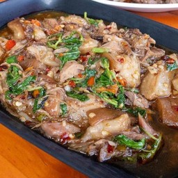 กระเพราขาหมู เป็นกับข้าว