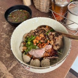 ก๋วยเตี๋ยว (พิเศษ)