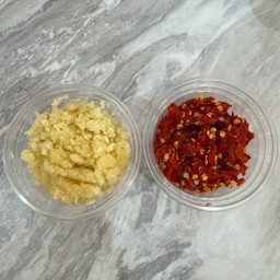 พริก+กระเทียม (ถ้วยละ1Oz.) 1 ชุด
