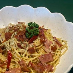 เบคอนผัดพริกแห้ง