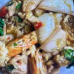 ข้าวกระเพราวุ้นเส้นรวม