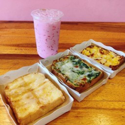 ขนมปังอบชีส ขนมปังปิ้ง เครื่องดื่ม น้ำผลไม้ปั่น ป.ปัง.ปั่น