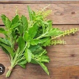 ข้าวผัด ใส่ใบกระเพรา