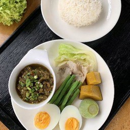 ข้าวสวย+น้ำพริกหนุ่ม+ผักลวก+ไข่ต้ม