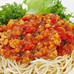 สปาเก็ตตี้ผัดซอสมะเขือเทศหมูสับ