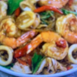 ข้าวกระเพราวุ้นเส้นทะเล