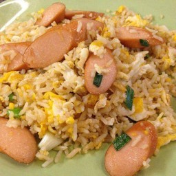 ข้าวผัดไส้กรอก