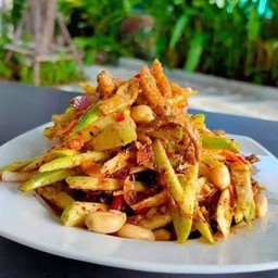 ยํามะม่วงปลากรอบน้ำยำกะปิหวานสูตรโบราณ