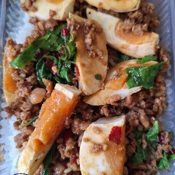 ข้าวกะเพราไข่เค็ม ต้องเบิ้ล