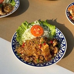 สามชั้นคั่วพริกเกลือ