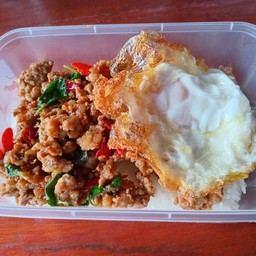 กะเพราหมูสับไข่ดาว