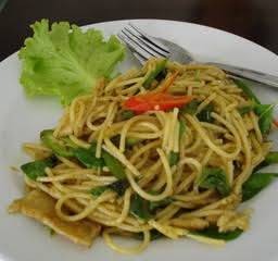 สปาเก็ตตี้ผัดเขียวหวานแห้ง