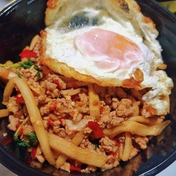 ข้าวกระเพราหมูสับหน่อไม้