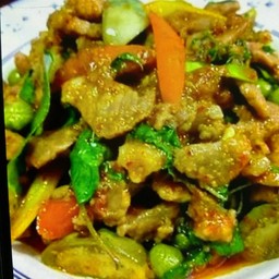 ข้าว ผัดฉ่าหมูชิ้น