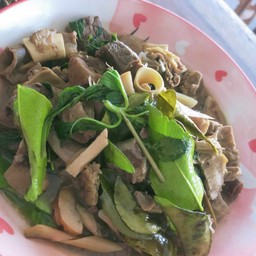 ลวกจิ้มเครืองในหมูพร้อมน้ำจิ้มแจ่ว