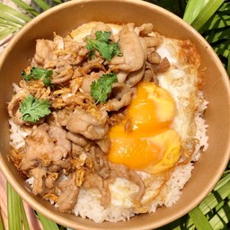 หมูกระเทียมไข่แฝด