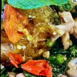 ผัดวุ้นเส้นขี้เมาไก่สับ