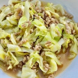 ข้าว ผัดกระหล่ำปลีหมูชิ้น