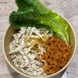 หมี่ไก่ฉีกน้ำพริกกากหมู