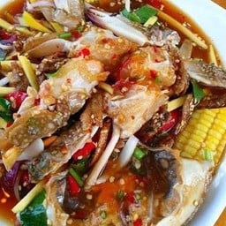 ยำข้าวโพดใส่ปูม้า