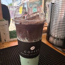 โอ้โห คาเฟ่ ตรงข้าม 7 เขางู