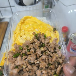 หมูสับคั่วพริกเกลือ ราดข้าว