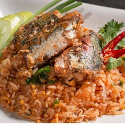 ข้าวผัดปลากระป๋อง