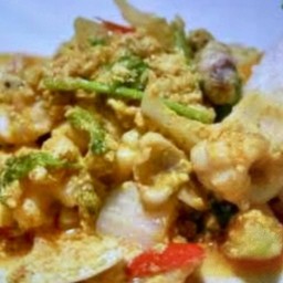 ข้าวผงกระหรี่หมูสับ