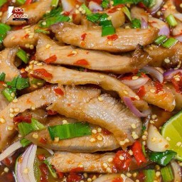 ยำคอหมูย่าง