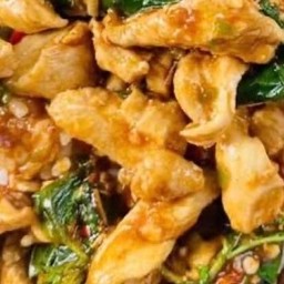 ข้าวราดกะเพราไก่พ่นไฟ