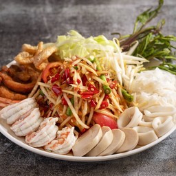 ตำถาดปูปลาร้า Papaya Spicy Salad with Condiments