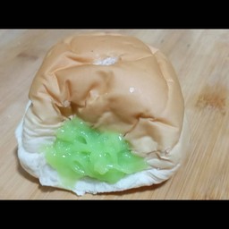 ขนมปังก้อนปิ้ง ไส้สังขยาใบเตย