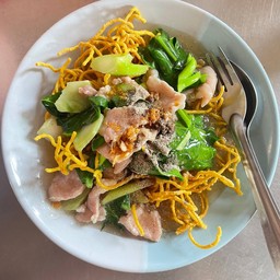 ราดหน้า หมี่กรอบ หมู