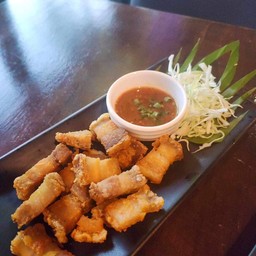 หมูกรอบจิ้มแจ่ว