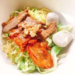 ก๋วยเตี๋ยวหมูแดง ลูกชิ้น-ไม่ต้มยำ