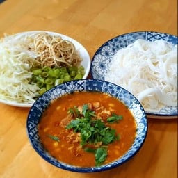 ขนมจีนน้ำพริกปู